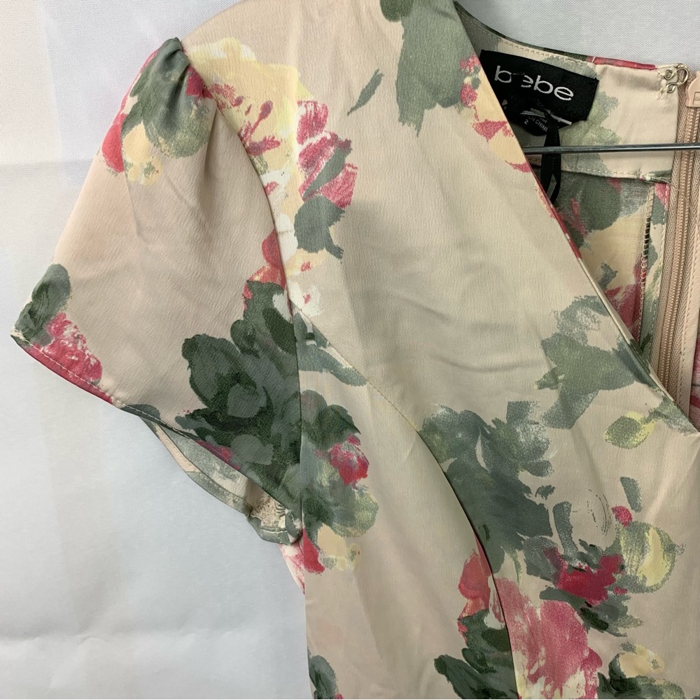 Bebe Floral V-Neck Ruffled Shorts Silky Romper - Picture 6 of 16